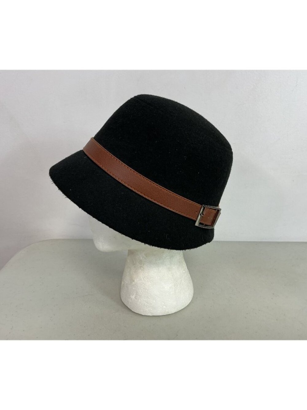Black Felt Cloche Hat Classic Vintage Style Brown Buckle Detail S/M